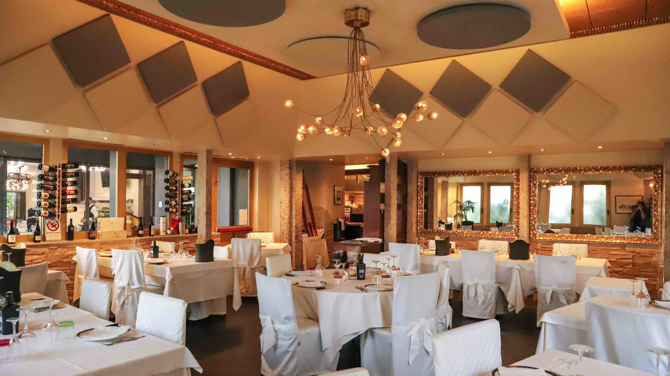 sala-ristorante-lusso-milano-scaled copy ok sala-ristorante-lusso-milano-scaled copy ok